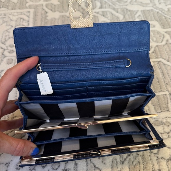 Beautiful blue faux leather wallet new with tags - Picture 3 of 8